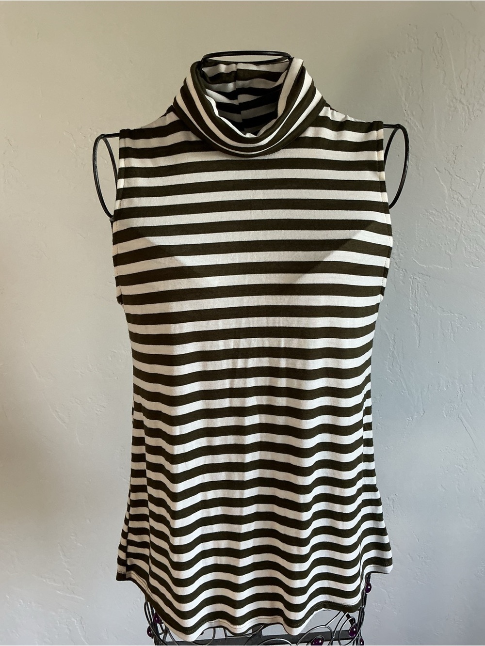 NWT DE/nim Sleeveless Striped Turtleneck Top - Olive & White